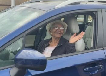 Motorista de 108 anos garante renovação da CNH até 2033 nos Estados Unidos