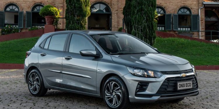 R$ 99.990: Chevrolet Onix Eco resgata motor a álcool e é automático mais barato do Brasil